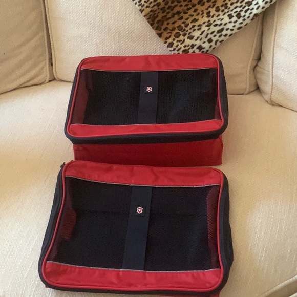 Victorinox 7 piece Toiletry Bag, Packing Cube and Packing Sleeve set - Picture 4 of 14